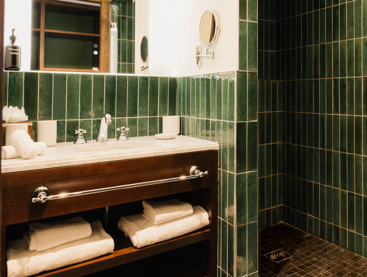 Badezimmer-Detail im Privilege-Zimmer in Val Thorens.