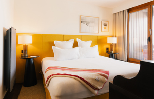 Hauptdoppelbett im Privilege-Zimmer in Val Thorens.