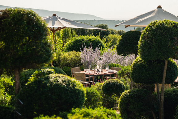 The art of dining in Provence, combining conviviality, light, and local flavors.