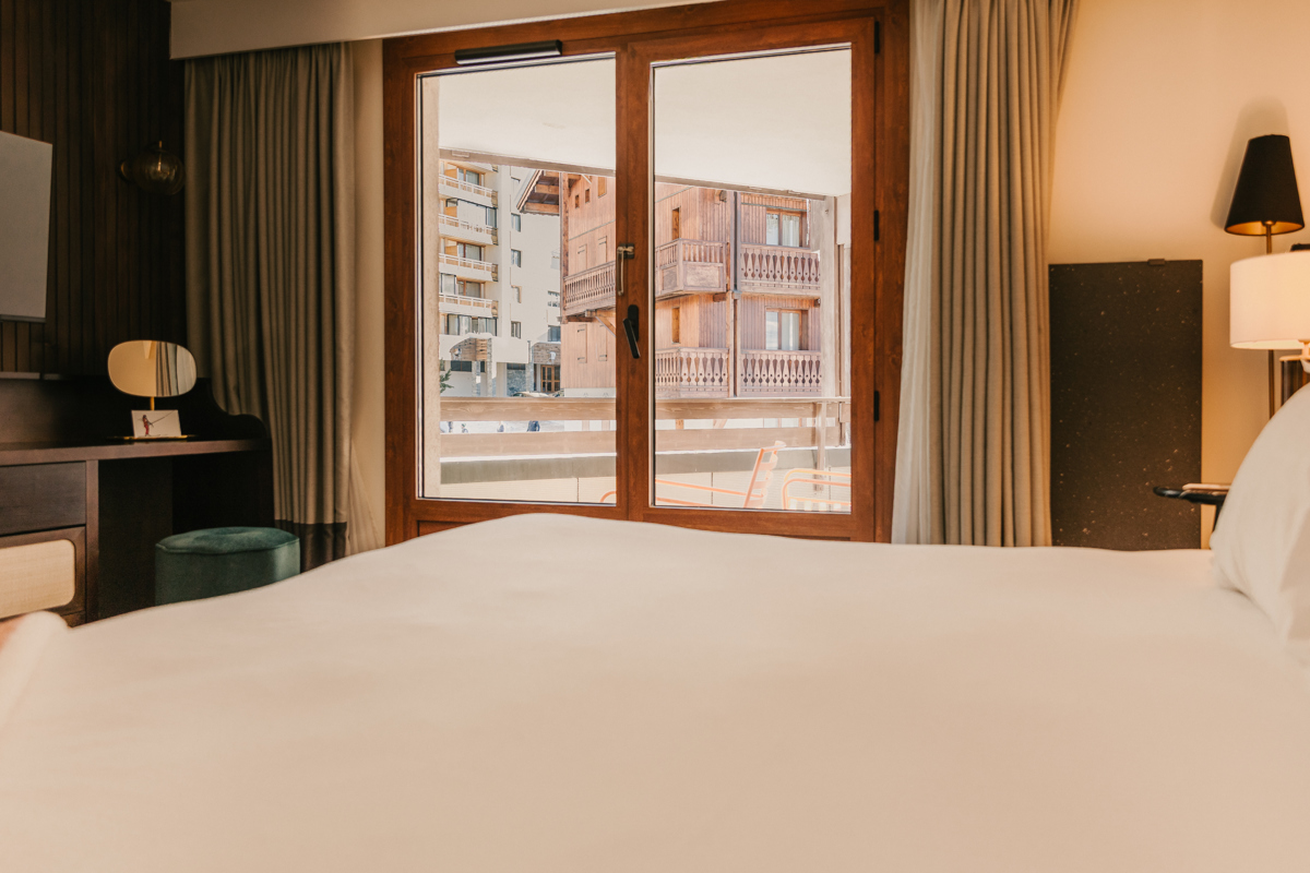 Malerische Dorflandschaft vom Balkon des Zimmers in Val Thorens.