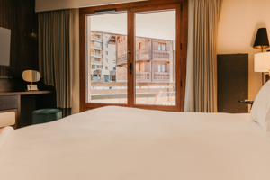 Malerische Dorflandschaft vom Balkon des Zimmers in Val Thorens.