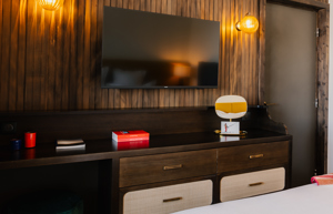 Fernseher und Annehmlichkeiten im Privilege-Zimmer in Val Thorens.