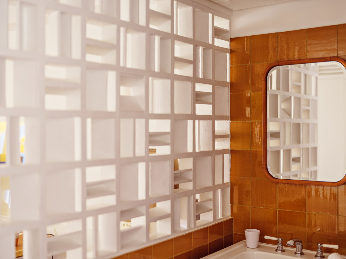 Deluxe sea level bathroom