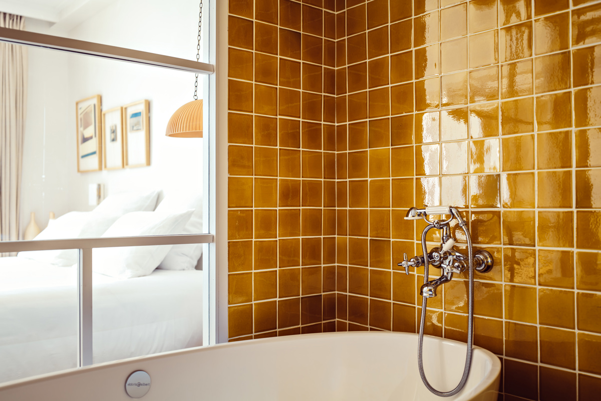 bathtub