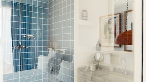 The left image shows a green-tiled bathroom, and the right image shows portraits mounted above a table.
