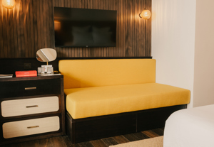 Gemütlicher Schlafsofa-Bereich im Superior-Familienzimmer.