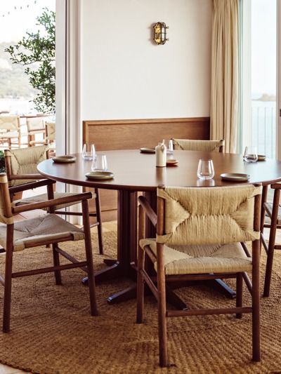 Authentic seaside restaurant on the French Riviera